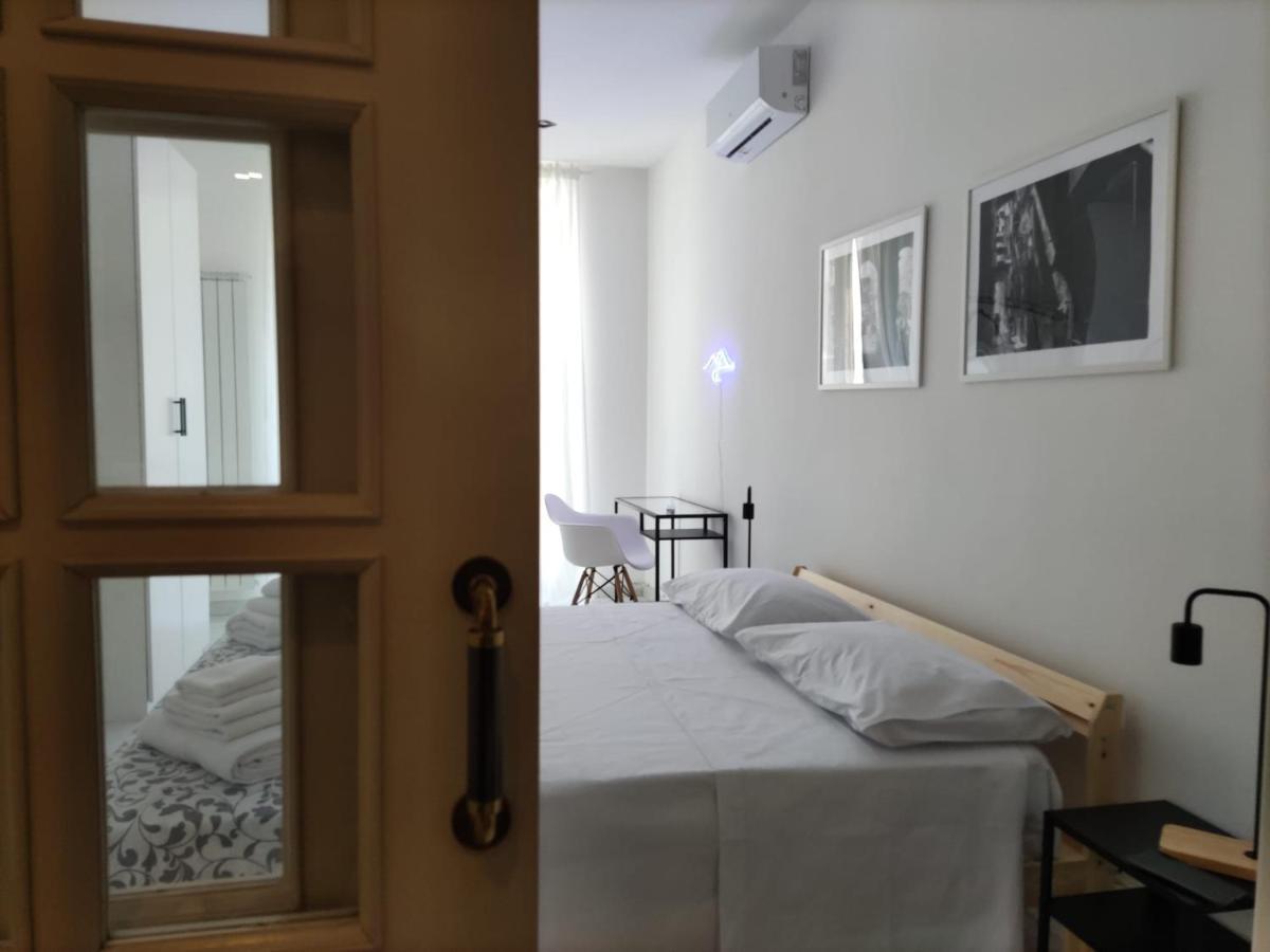 O'Tuocc A Chiaia Apartment Naples Exterior photo
